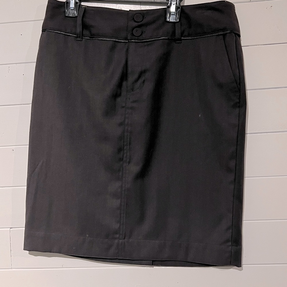 Old Navy Stretch black skirt size 6
